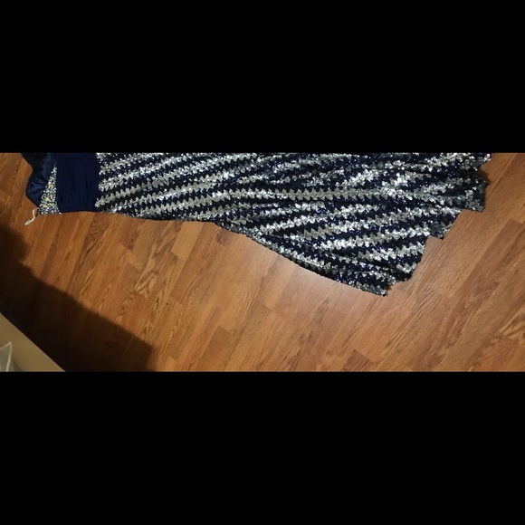 Prom dresses - Picture 3 of 5